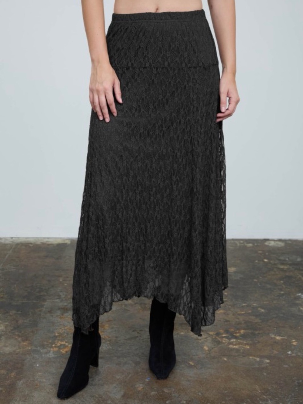 A512 Black Lace Asymmetric Maxi Skirt